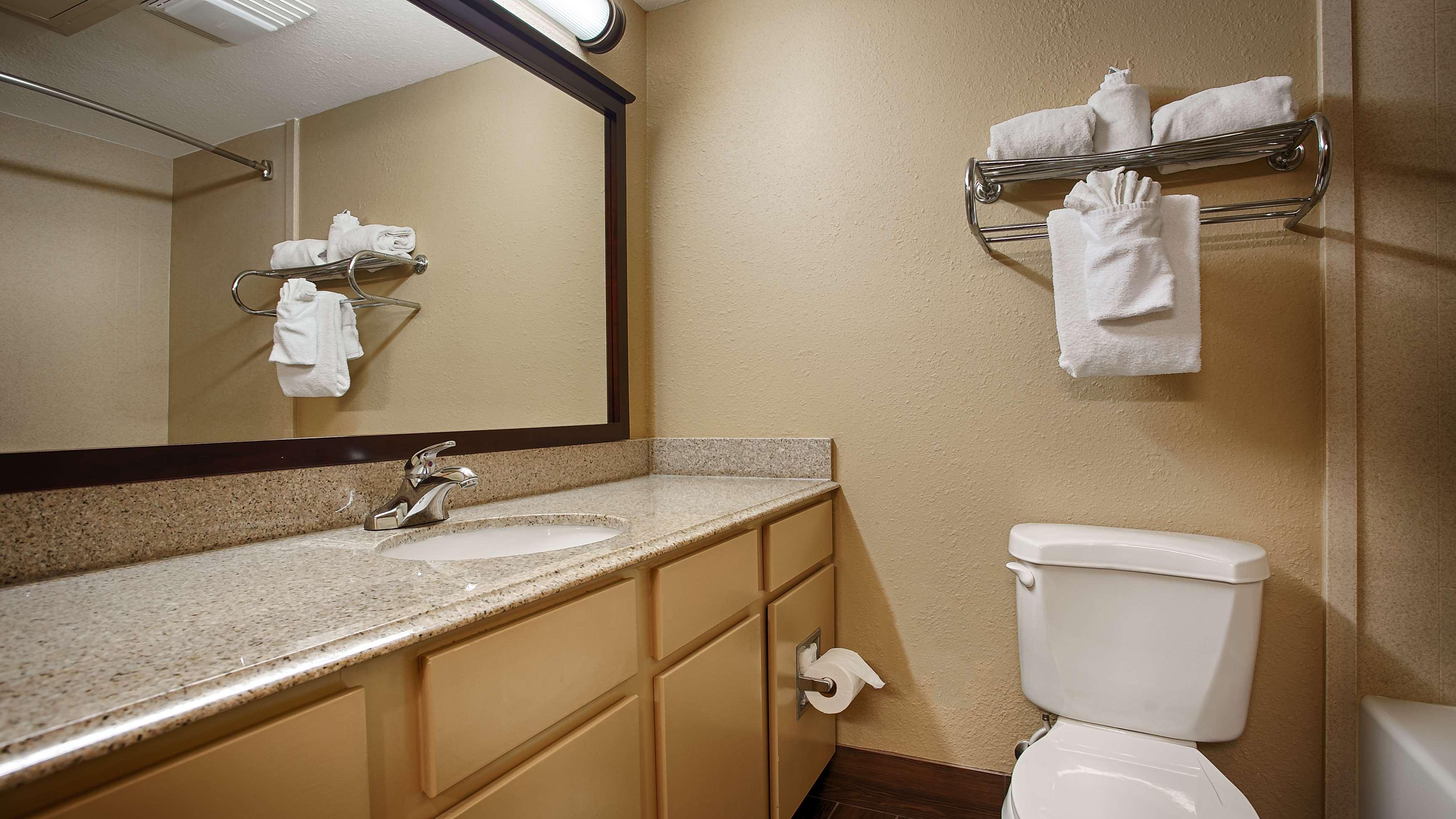 Best Western Of Alexandria Inn & Suites & Conference Center Exterior photo